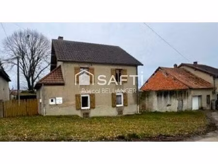 découvrez cette charmante maison de 6 pièces à servant (habitable de suite)  offrant une s