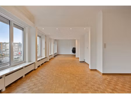 appartement te huur in berchem met 3 slaapkamers