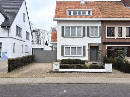 huis te huur in sint-niklaas met 4 slaapkamers