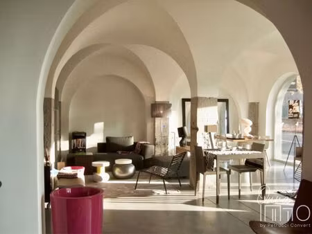 quai fulchiron - murs commerciaux 135 m² ? libre ? 7 m vitrine