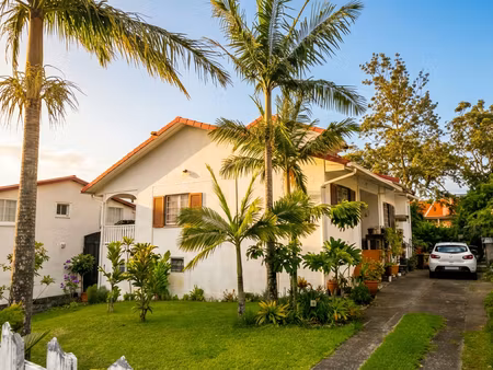 ensemble immobilier avec maison et logement indépendant