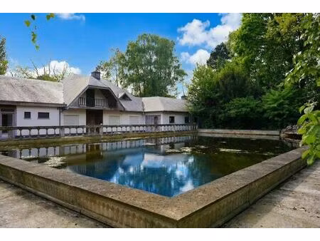 majestueuze eigendom gelegen op een weelderig landgoed van ca. 1 ha!