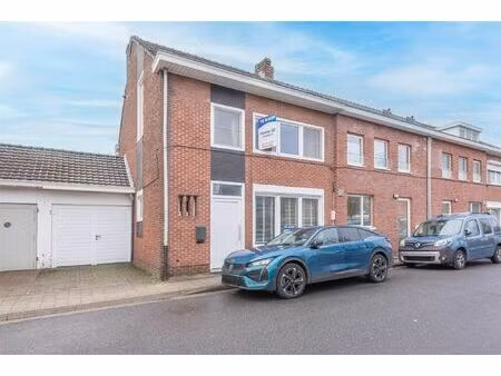 woning met 4 à 5 slaapkamers  leuke tuin en garage met oprit