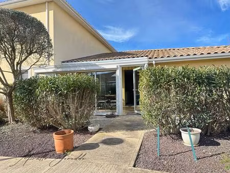 a vendre villa jonquieres saint vincent 4 piéces de 124m² avec véranda  parking et terrass