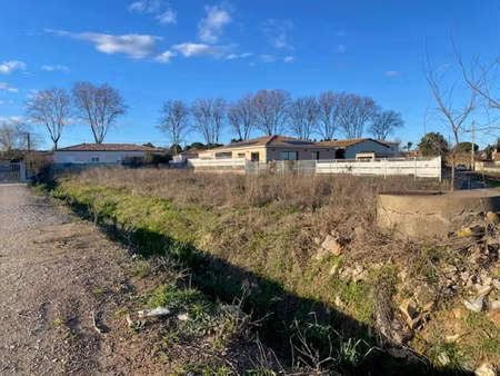 terrain constructible 492 m2 à pouzolles
