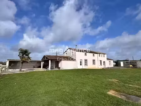 vente maison 7 pièces 167 m² à saint-pierre-des-echaubrognes (79700)  245 000 €