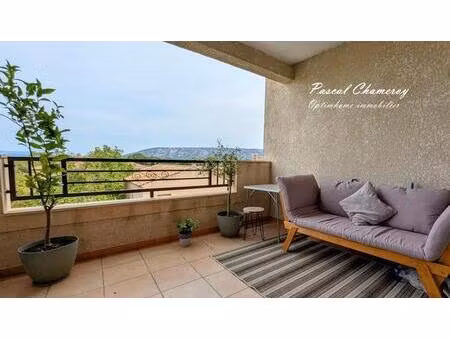 cavaillon | beau t3 de 61 m² avec terrasse couverte + stationnement privatif en petite...