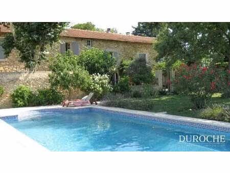 caderousse  5mn de l'échangeur a7/a9 d'orange  25mn de la gare tgv d'avignon  mas avec...