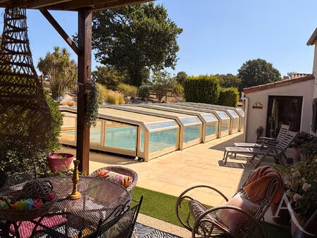 vente maison 8 pièces  241.00m²  montaigu