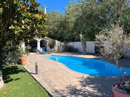 villa 170 m² aux prestations intérieures récentes  piscine