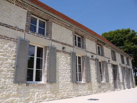 maison en pierre du xixe siècle et ses dépendances vendue clé en main