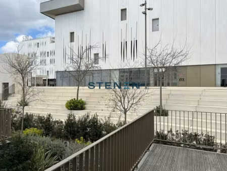 location local commercial 658m2 - la ciotat