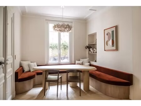 location local professionnel 60m²