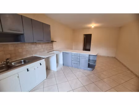 location appartement 2 pièces 39m² villejust 91140