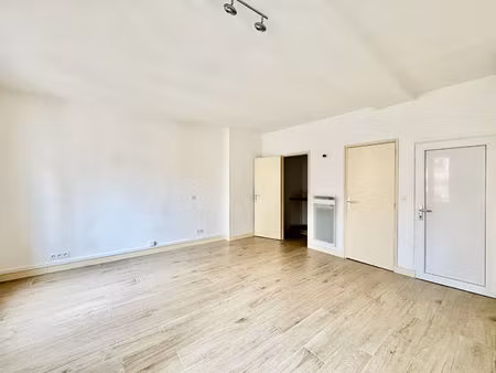 location bureaux 1 pièce  28.35m²  avignon