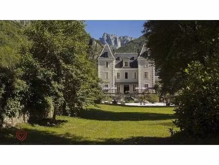 château du xixe siècle dans les pyrénées  idéal pour chambres d’hôtes ou petit hôtel.