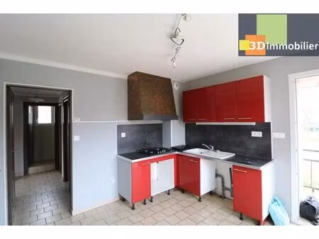 au centre de chaussin à vendre agréable maison en bon état de 5 pièces  avec plusieurs dép