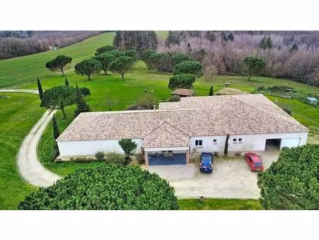 maison de 7 pièces de 377 m² à cabanac-séguenville