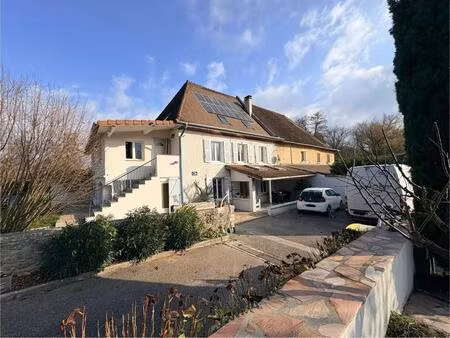 grande maison avec piscine à chimilin