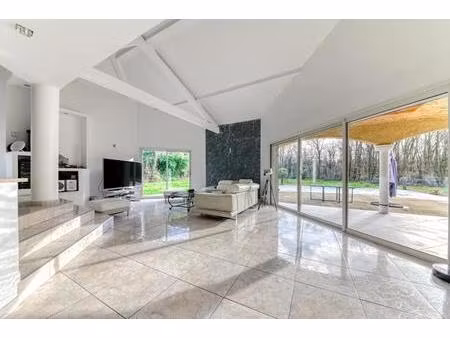 maison 7 pièces de 200 m² située à dardilly