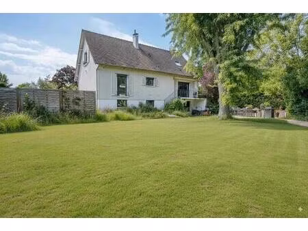 maison de 8 pièces de 210 m² avec jardin - livry-sur-seine