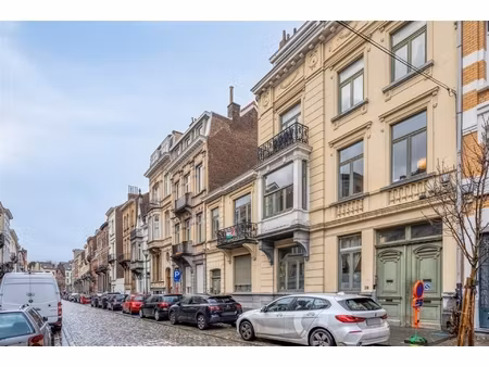 commercieel te koop in sint-jans-molenbeek met 24 slaapkamers