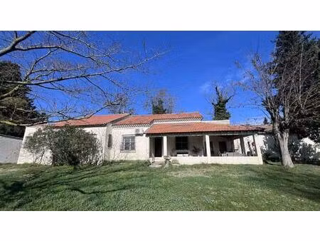 maison de plain pied à 5 minutes d'arles avec 15000 m2 de terrain + studio attenant
