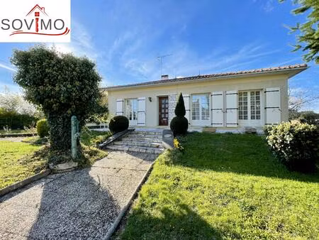 centre bourg  ensemble immobilier : agreable pavillon de 1970 + une maison louée  terrain.