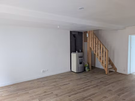 centre du village de haute rivoire  maison de type 4