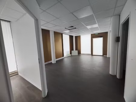 local commercial 3 pièces - 74 m²