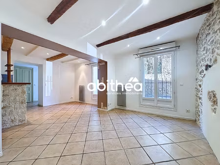 grand appartement t3 avec beaucoup de charme à lignan sur or