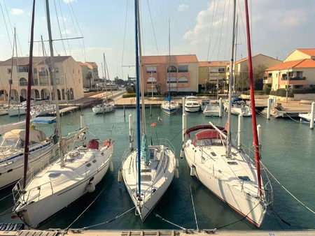 carnon ouest  studio cabine meublé vue sur le port  à l'anné