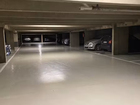 a louer - place de parking sécurisée