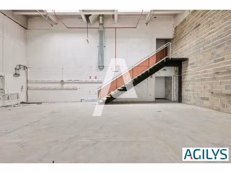 a louer : local de stockage / entrepôts / activités / logistique