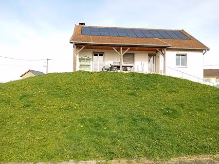 maison de plain-pied élevé sur sous-sol