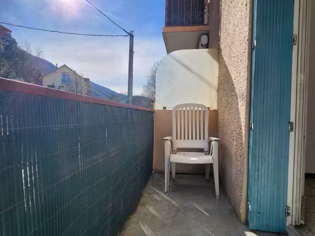 centre ville: appartement t2 traversant avec balcons  cave