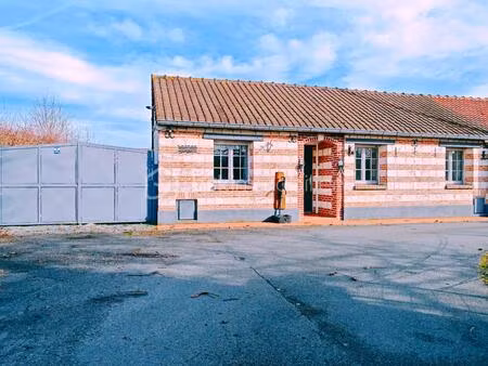 plain-pied semi-individuelle à rénover 2 chambres possible 3 / jardin / grand garage / sta