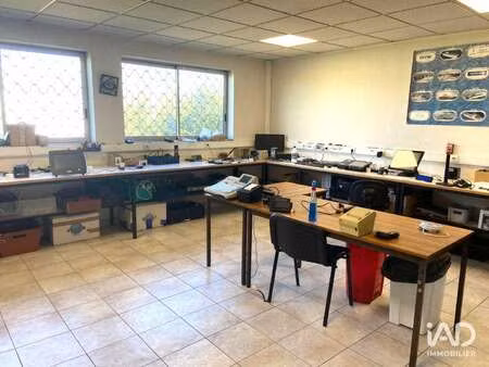 vente bureaux et commerces à fréjus (83370) : à vendre / 104m² fréjus