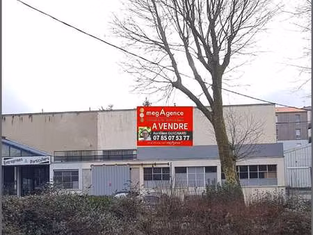 vente bureaux et commerces à bressuire (79300) : à vendre / 719m² bressuire