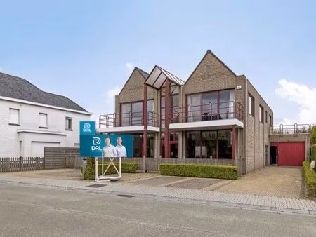 commercieel te koop in deinze met 4 slaapkamers