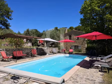 vente maison 6 pièces 242 m² à malemort-du-comtat (84570)  790 000 €