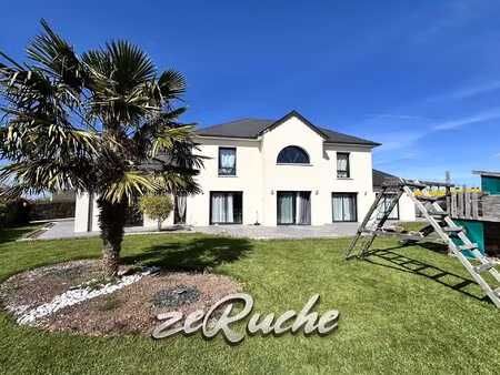 superbe maison contemporaine de 256m2 sur plus de 2000m2 de terrain