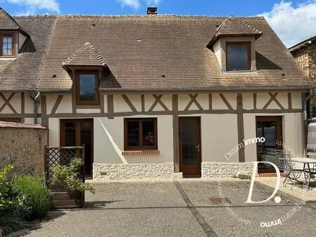 maison principale + dépendance studio avec garage.