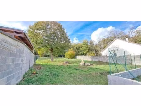 terrain à vendre à étréchy dans un écrin de verdure.