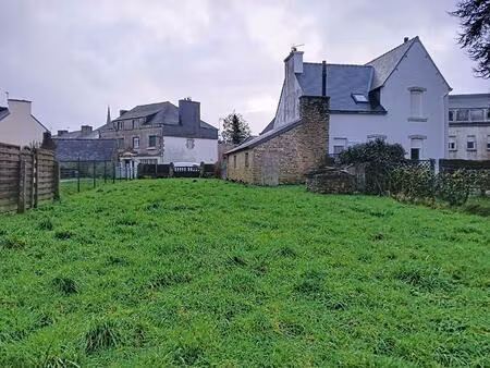terrain constructible guiscriff 655 m2