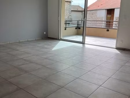 plein centre de saint genest malifaux location t3 - terrasse - garage