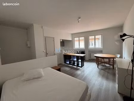 studio 1 pièce 32 m²