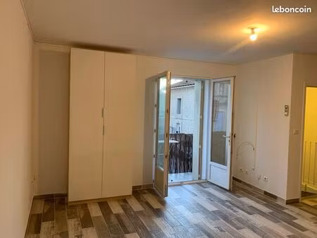 location maison rénovée au centre du village