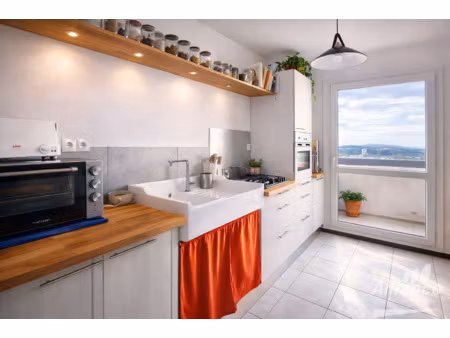 exclusivité appartement 4 pièces rénové avec balcon et vue