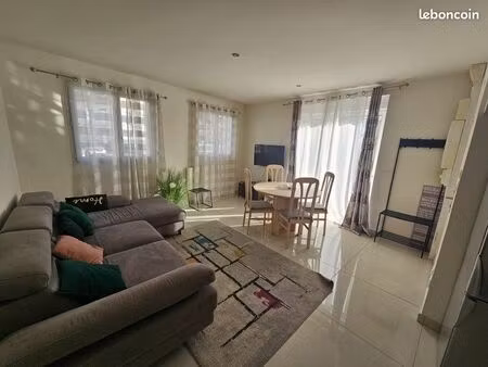 t2 meublé 45 m² – rez-de-chaussée – entièrement équipé – parking– disponible de suite